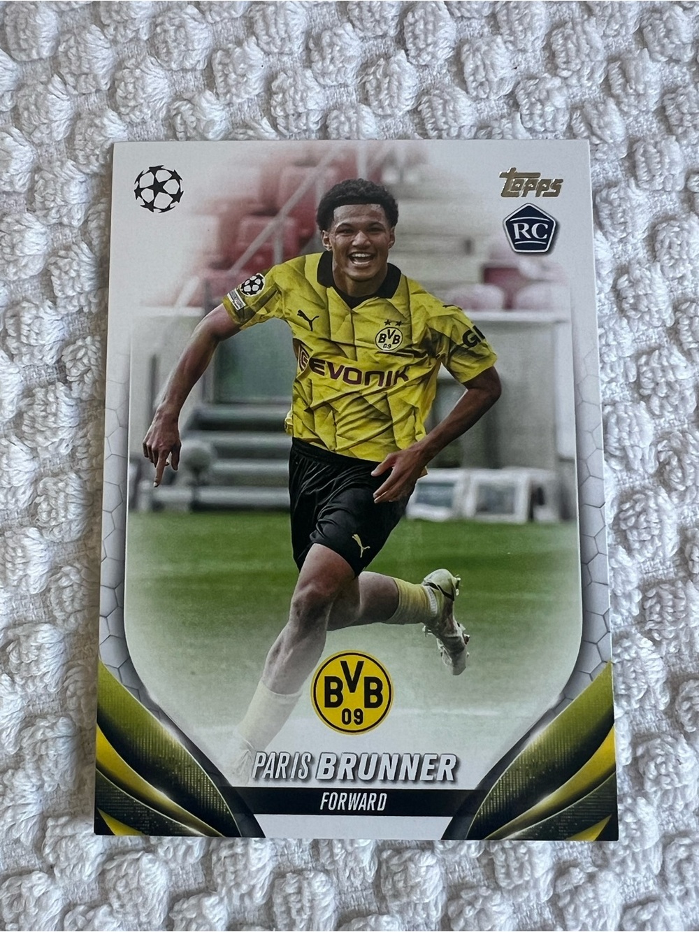Topps Soccer Card – Yellow, Black Accents
